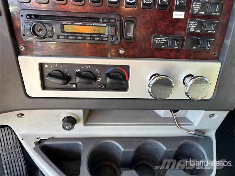 Freightliner Coronado 122SD Autotractoare