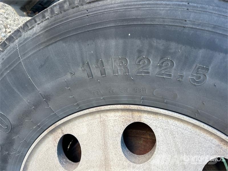 Freightliner Coronado 132 6x4 T/A Sleeper Truck Tractor وحدات الجر