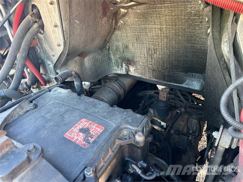Freightliner Coronado 132 6x4 T/A Sleeper Truck Tractor وحدات الجر