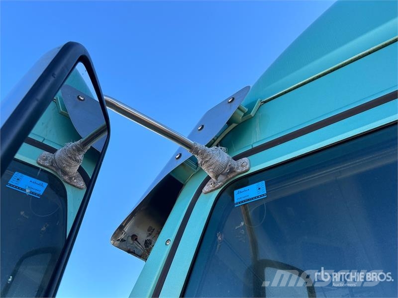 Freightliner Coronado 132 6x4 T/A Sleeper Truck Tractor وحدات الجر