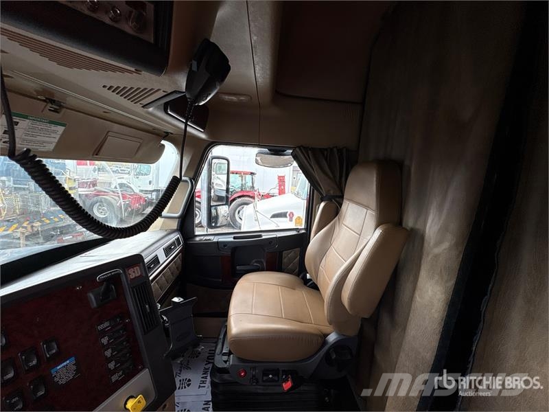 Freightliner Coronado SD122 6x4 T/A Sleeper Truck Tractor Vetopöytäautot