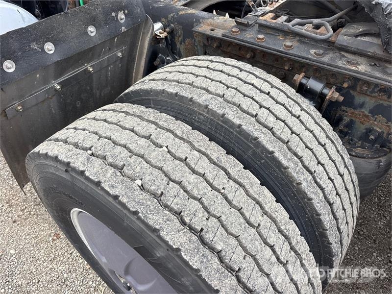 Freightliner Coronado CC132 6x4 T/A Sleeper Truck Tractor Vilcēji