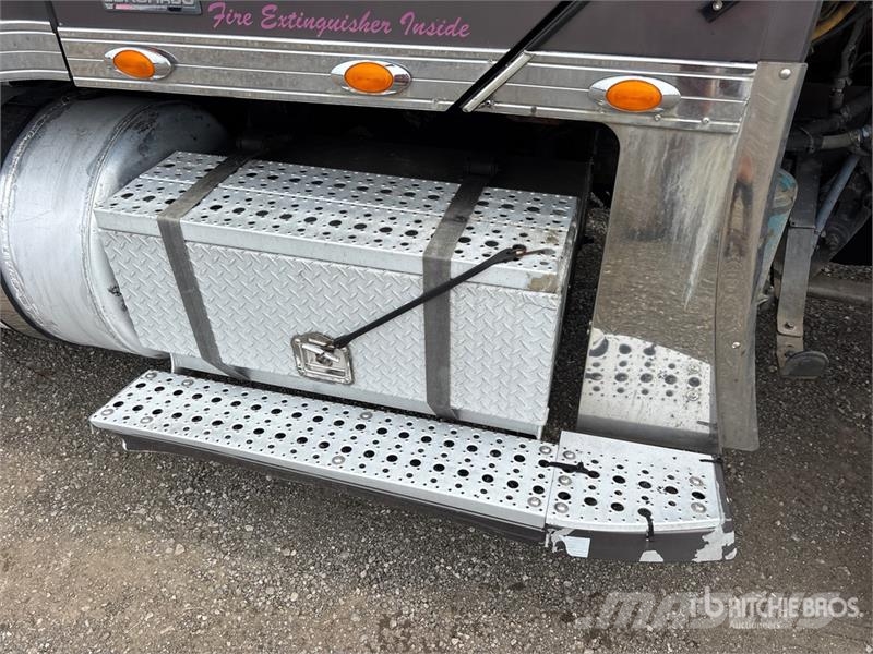 Freightliner Coronado CC132 6x4 T/A Sleeper Truck Tractor Vilcēji