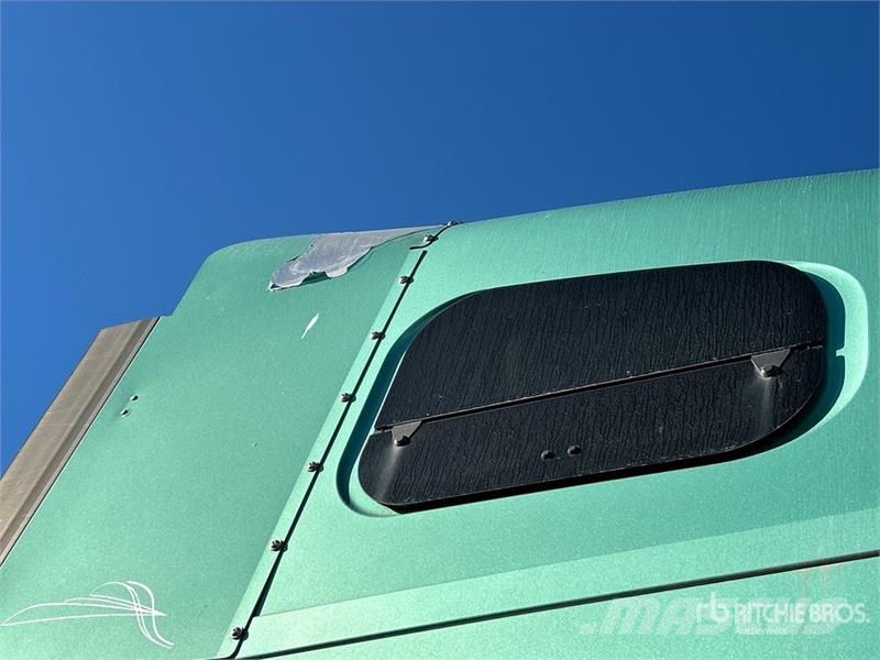 Freightliner Coronado 132 6x4 T/A Sleeper Truck Tractor وحدات الجر