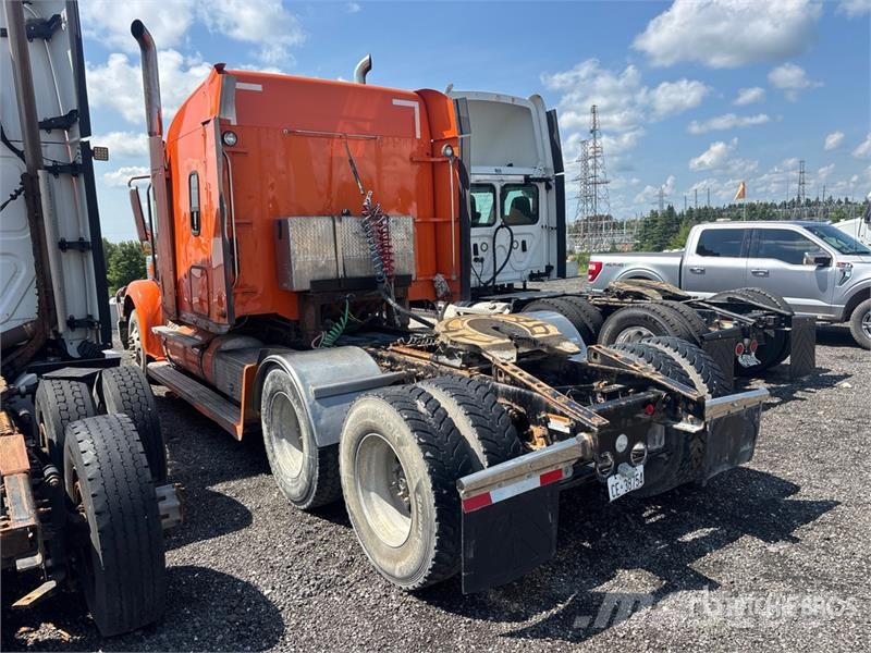 Freightliner Coronado 6x4 T/A Sleeper Truck Tractor (Inoperable Sadulveokid