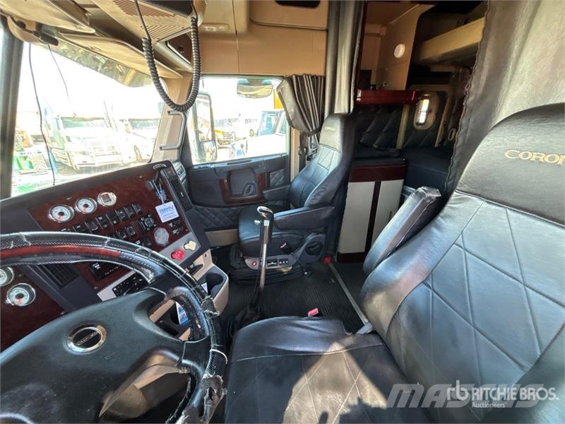 Freightliner Coronado 132 6x4 T/A Sleeper Truck Tractor (Inoper Tegljači