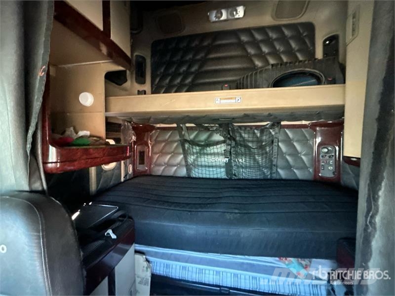 Freightliner Coronado 132 6x4 T/A Sleeper Truck Tractor وحدات الجر