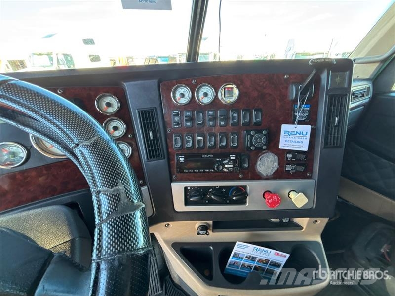 Freightliner Coronado 132 6x4 T/A Sleeper Truck Tractor (Inoper Tegljači