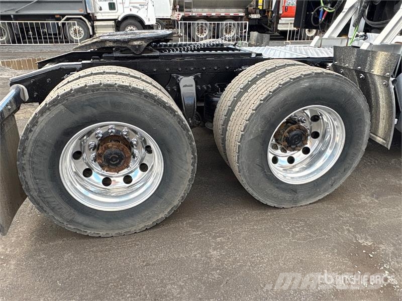 Freightliner Coronado SD122 6x4 T/A Sleeper Truck Tractor Vlačilci
