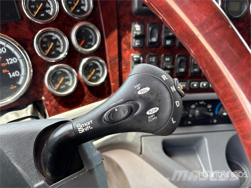 Freightliner Coronado 6x4 T/A Sleeper Truck Tractor (Inoperable Trekkers