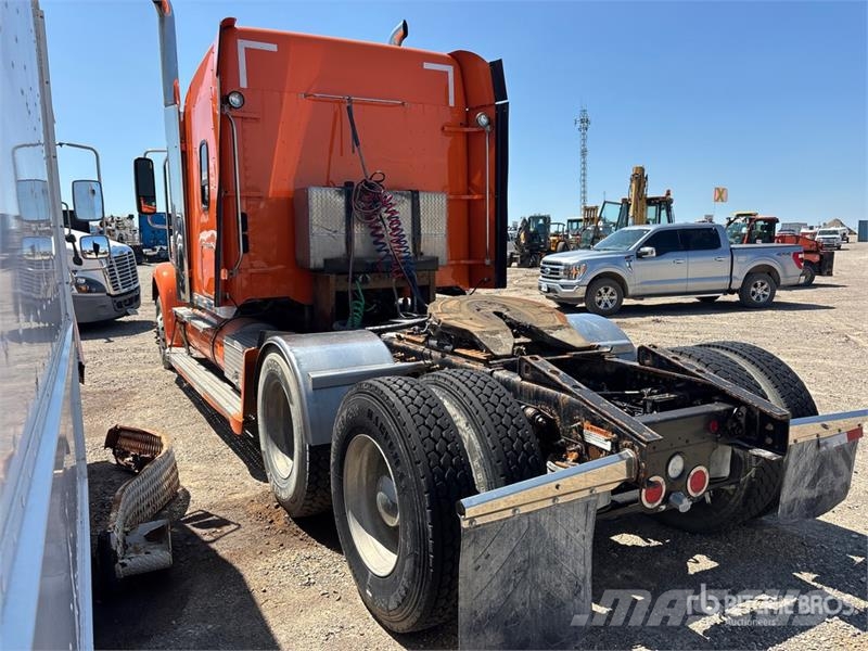 Freightliner Coronado 6x4 T/A Sleeper Truck Tractor (Inoperable Trekkers