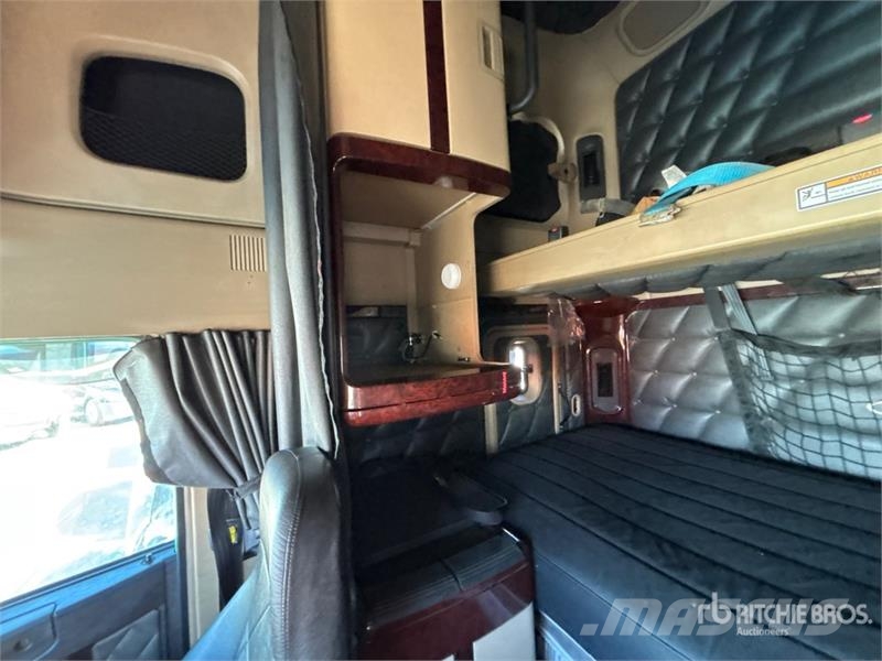 Freightliner Coronado 132 6x4 T/A Sleeper Truck Tractor (Inoper Tegljači