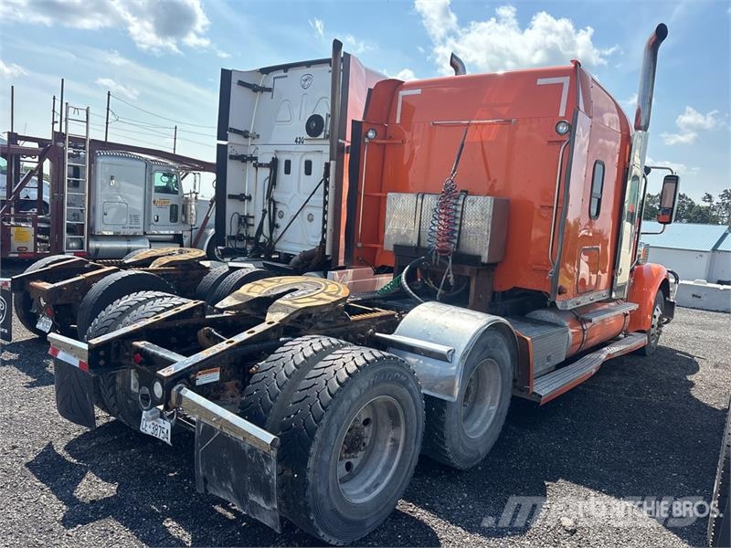 Freightliner Coronado 6x4 T/A Sleeper Truck Tractor (Inoperable Sadulveokid