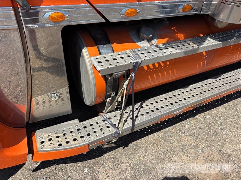 Freightliner Coronado 6x4 T/A Sleeper Truck Tractor (Inoperable Trekkers