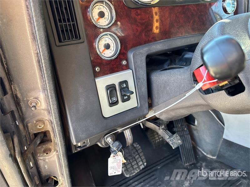 Freightliner Coronado 122SD Autotractoare