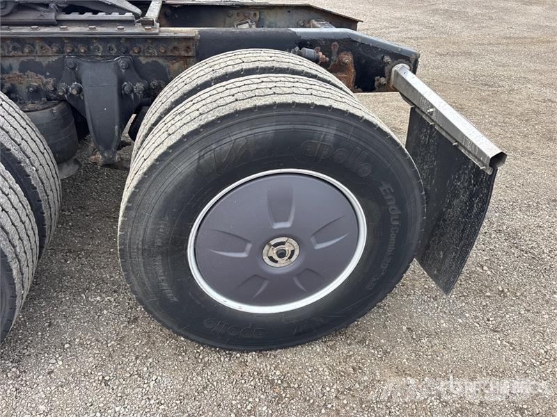 Freightliner Coronado CC132 6x4 T/A Sleeper Truck Tractor Vilcēji