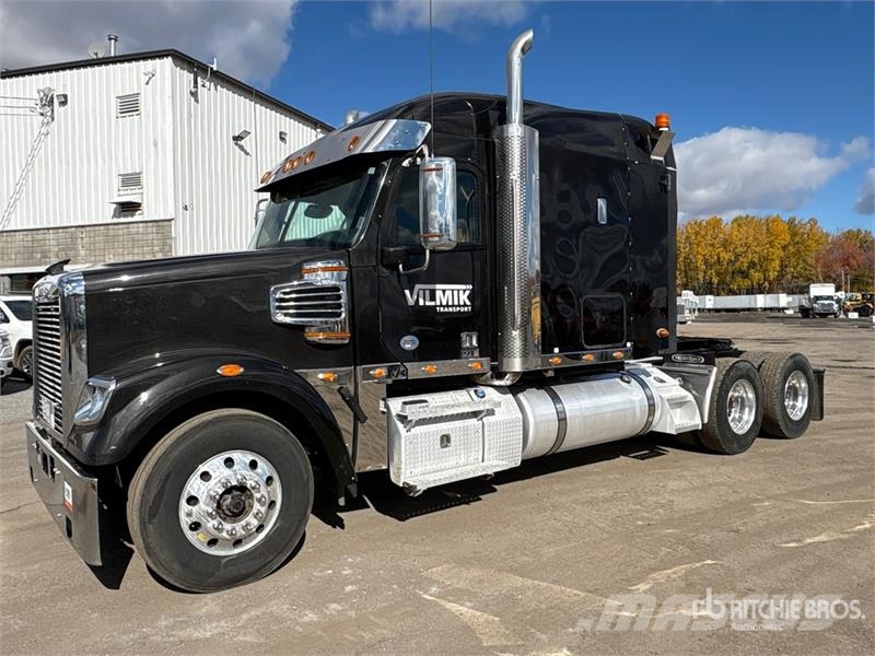 Freightliner Coronado SD122 6x4 T/A Sleeper Truck Tractor Vetopöytäautot