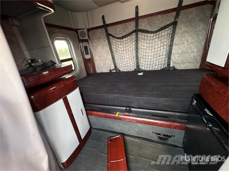 Freightliner Coronado 6x4 T/A Sleeper Truck Tractor (Inoperable Trekkers