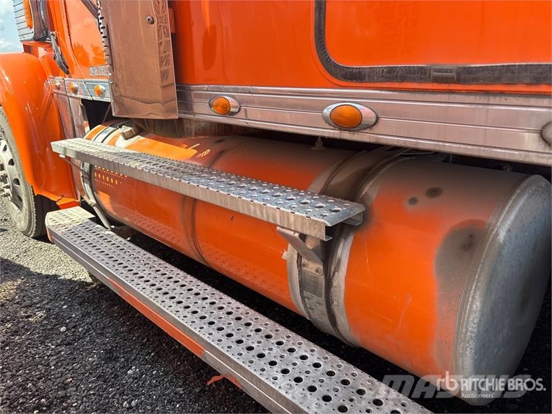 Freightliner Coronado 6x4 T/A Sleeper Truck Tractor (Inoperable Sadulveokid
