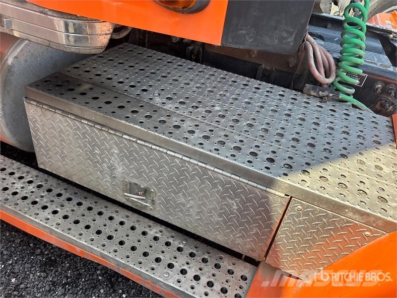 Freightliner Coronado 6x4 T/A Sleeper Truck Tractor (Inoperable Sadulveokid