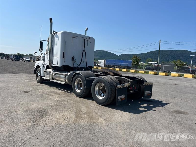 Freightliner Coronado 122SD Prime Movers