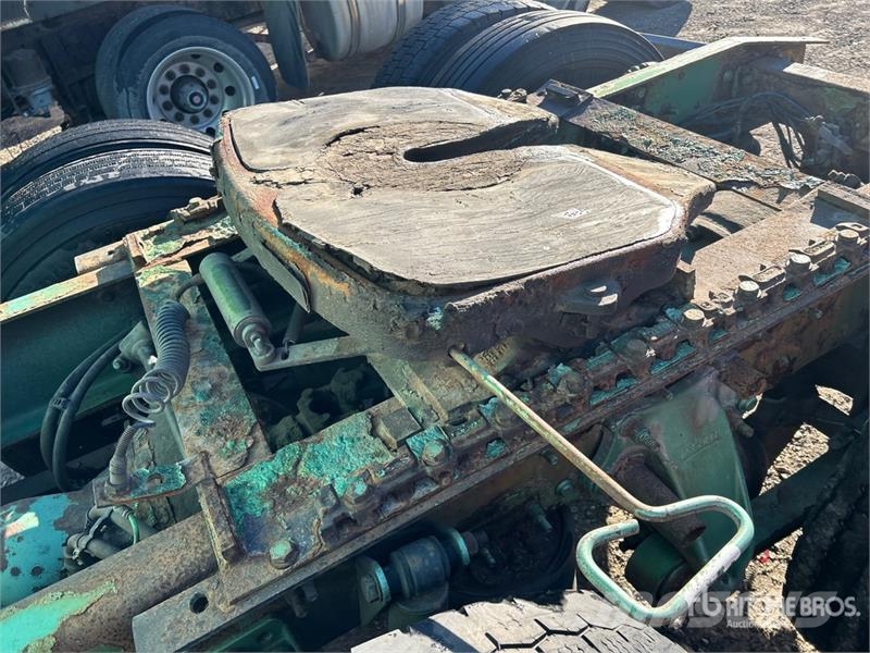 Freightliner Coronado 132 6x4 T/A Sleeper Truck Tractor وحدات الجر