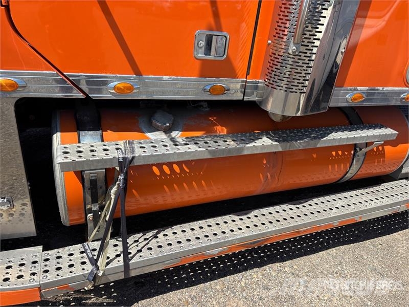 Freightliner Coronado 6x4 T/A Sleeper Truck Tractor (Inoperable Trekkers