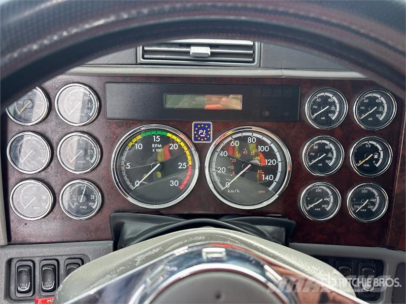 Freightliner Coronado CC132 6x4 T/A Sleeper Truck Tractor Vilcēji