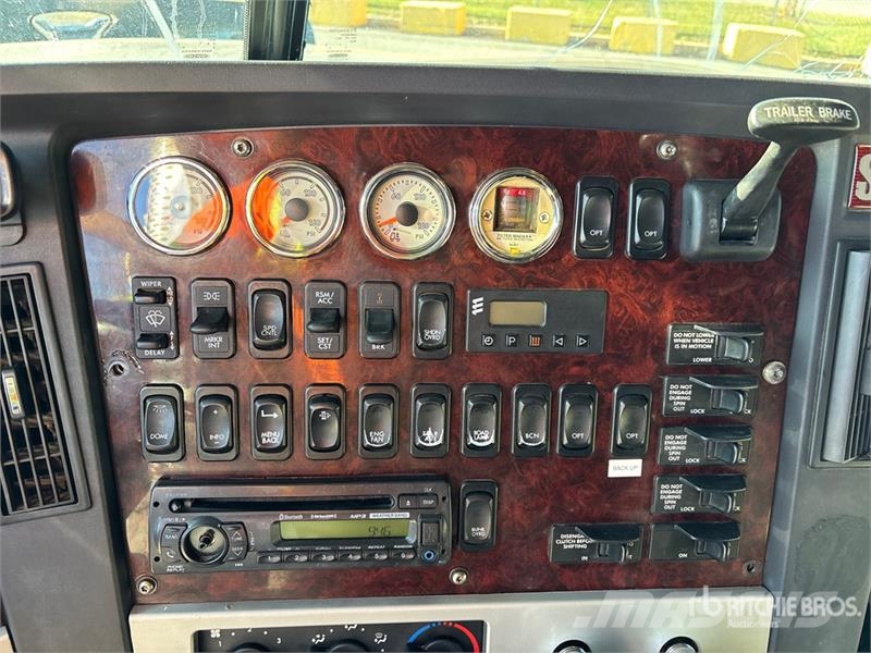 Freightliner Coronado 122SD Autotractoare