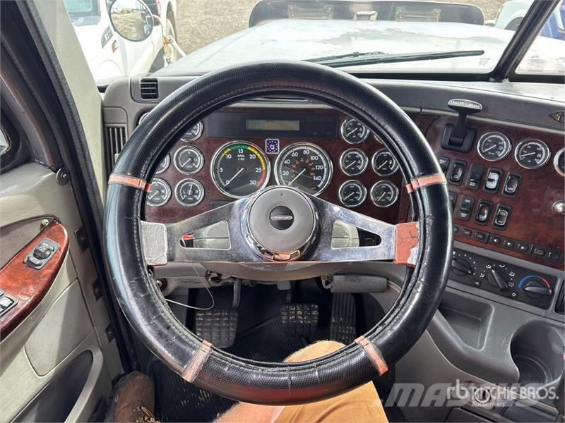 Freightliner Coronado CC132 6x4 T/A Sleeper Truck Tractor Vilcēji