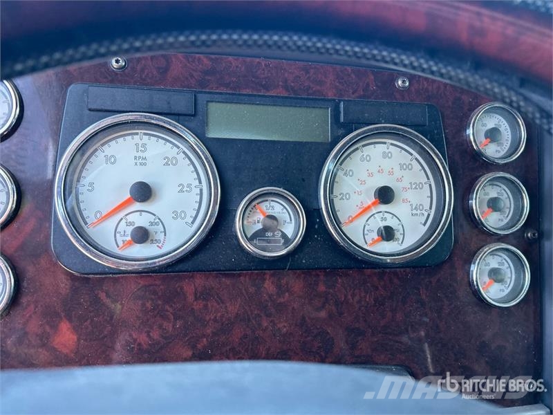 Freightliner Coronado 132 6x4 T/A Sleeper Truck Tractor وحدات الجر