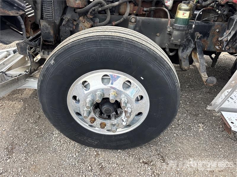 Freightliner Coronado CC132 6x4 T/A Sleeper Truck Tractor Vilcēji