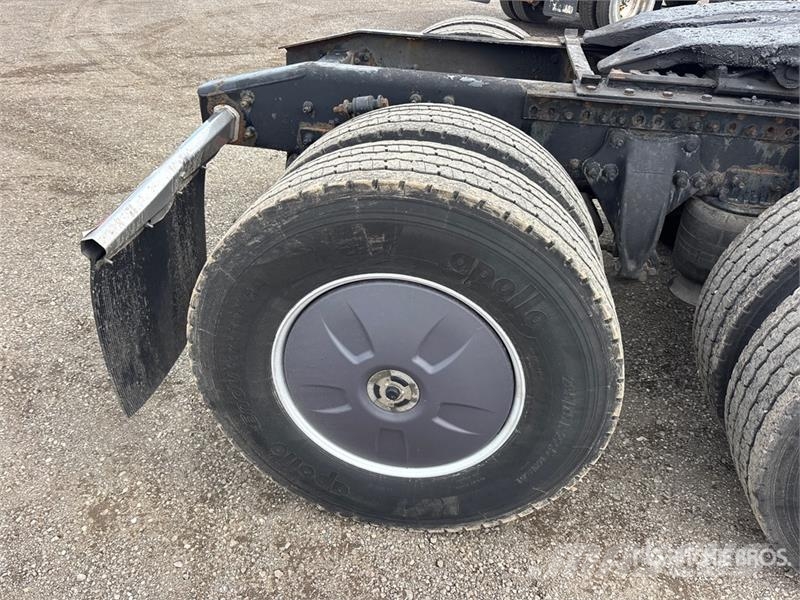 Freightliner Coronado CC132 6x4 T/A Sleeper Truck Tractor Vilcēji