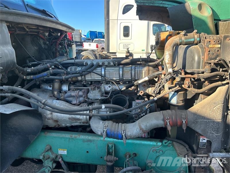 Freightliner Coronado 132 6x4 T/A Sleeper Truck Tractor وحدات الجر