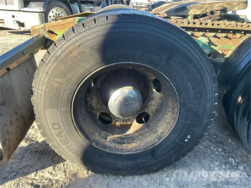 Freightliner Coronado 132 6x4 T/A Sleeper Truck Tractor وحدات الجر
