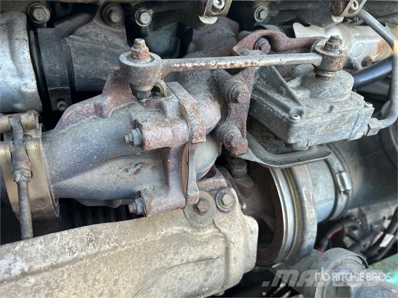 Freightliner Coronado 132 6x4 T/A Sleeper Truck Tractor وحدات الجر