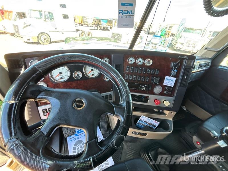 Freightliner Coronado 132 6x4 T/A Sleeper Truck Tractor (Inoper Tegljači