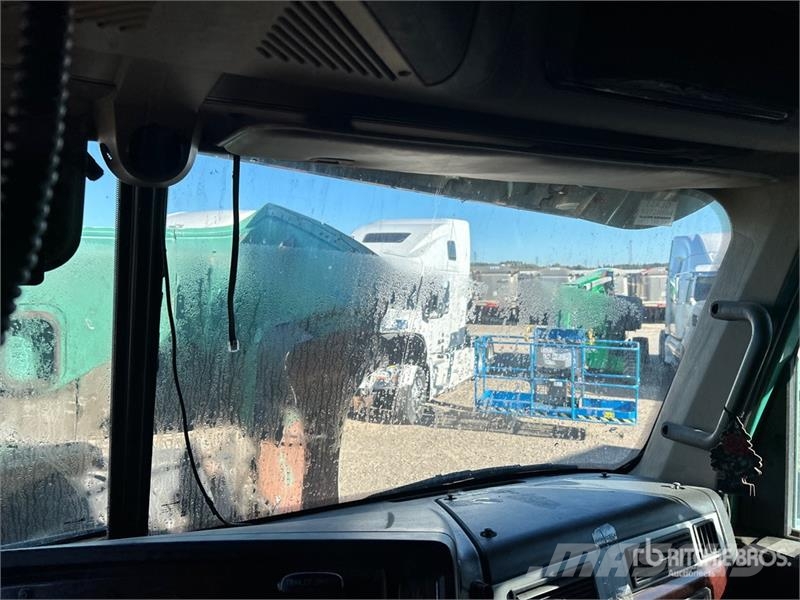 Freightliner Coronado 132 6x4 T/A Sleeper Truck Tractor وحدات الجر