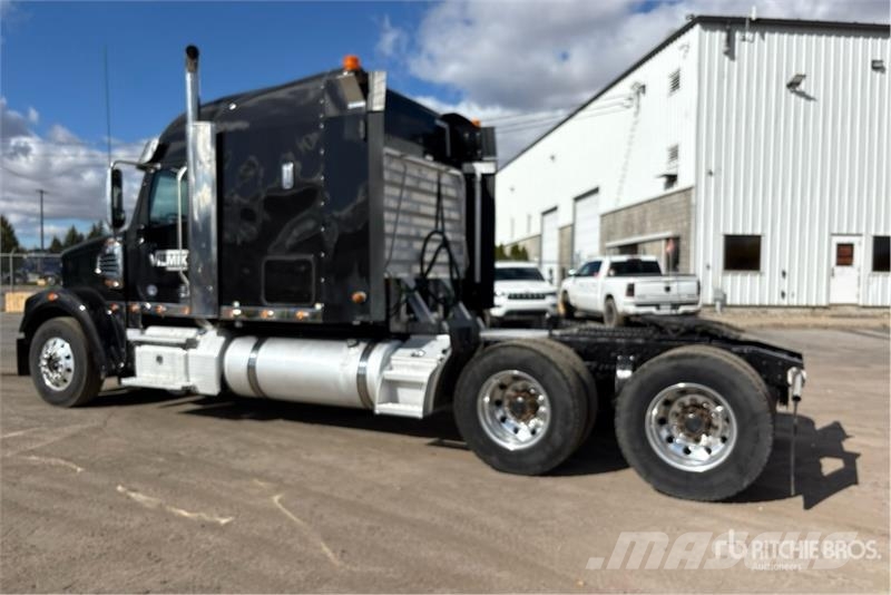 Freightliner Coronado SD122 6x4 T/A Sleeper Truck Tractor Vetopöytäautot
