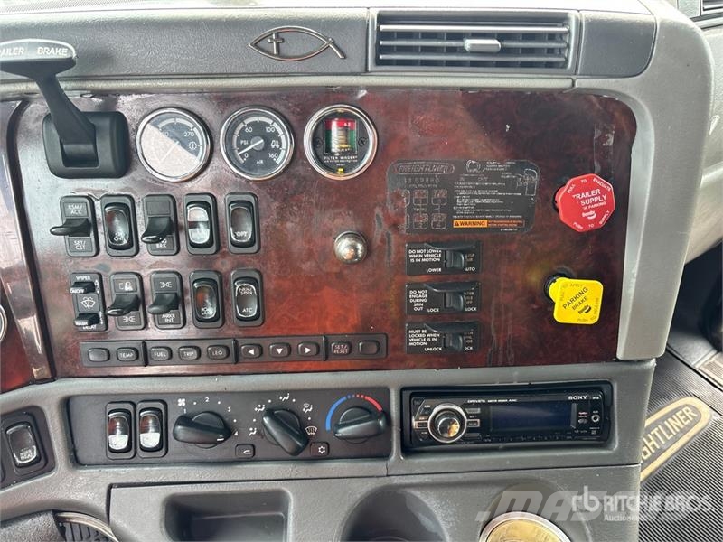 Freightliner Coronado CC132 6x4 T/A Sleeper Truck Tractor Vilcēji