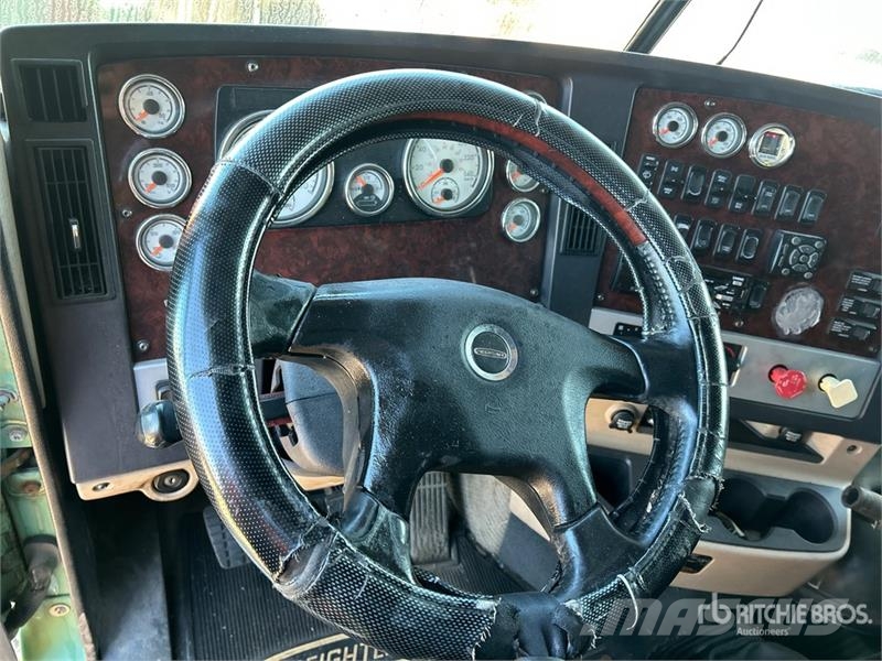 Freightliner Coronado 132 6x4 T/A Sleeper Truck Tractor وحدات الجر