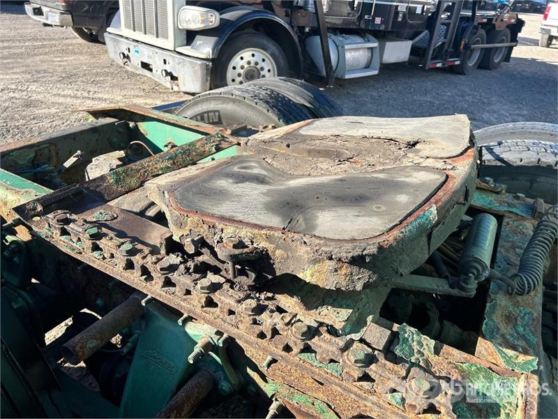 Freightliner Coronado 132 6x4 T/A Sleeper Truck Tractor وحدات الجر