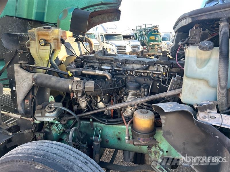 Freightliner Coronado 132 6x4 T/A Sleeper Truck Tractor وحدات الجر