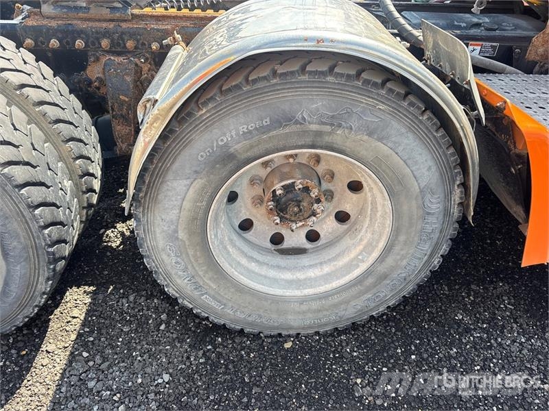 Freightliner Coronado 6x4 T/A Sleeper Truck Tractor (Inoperable Sadulveokid