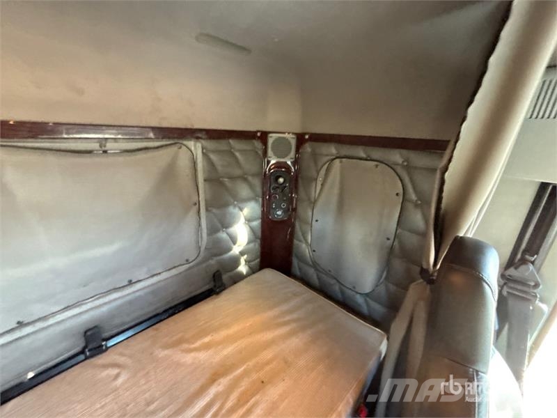 Freightliner Coronado 122SD Autotractoare