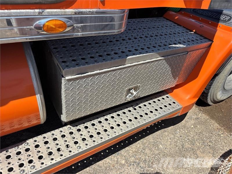 Freightliner Coronado 6x4 T/A Sleeper Truck Tractor (Inoperable Trekkers