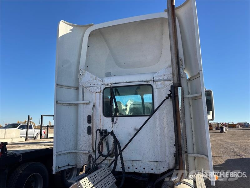 Freightliner CST120 4x2 S/A Day Cab Truck Tractor Nyergesvontatók