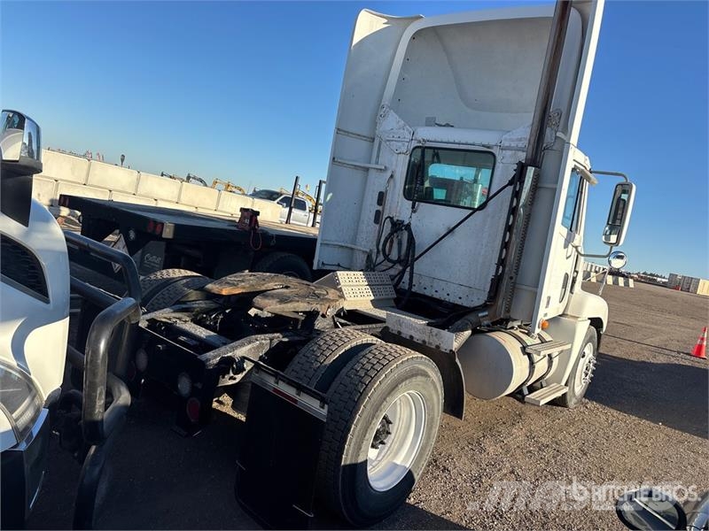 Freightliner CST120 4x2 S/A Day Cab Truck Tractor Nyergesvontatók