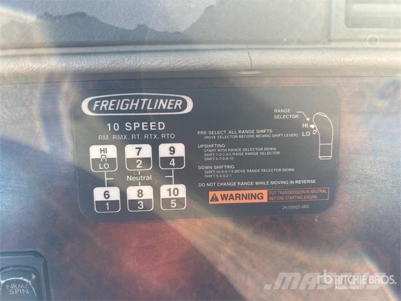 Freightliner CST120 4x2 S/A Day Cab Truck Tractor Nyergesvontatók