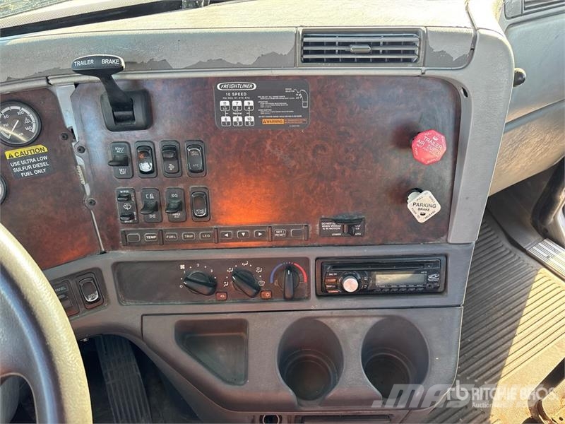 Freightliner CST120 4x2 S/A Day Cab Truck Tractor Nyergesvontatók